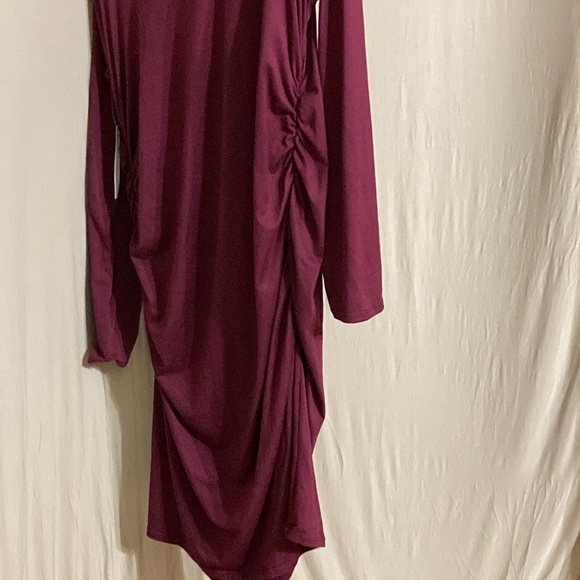 NWT Nine Britton burgundy longsleeved knit midi dress with ruched sides Size XXL - Picture 3 of 5
